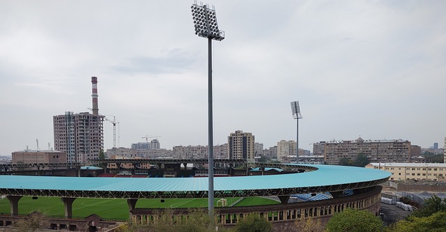 是在千钧一 是在千钧一